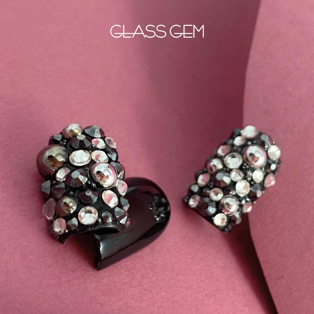 Press on nails se silver perlami a flatback crystals